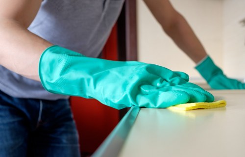 Dust removal and deep cleaning of a mattress